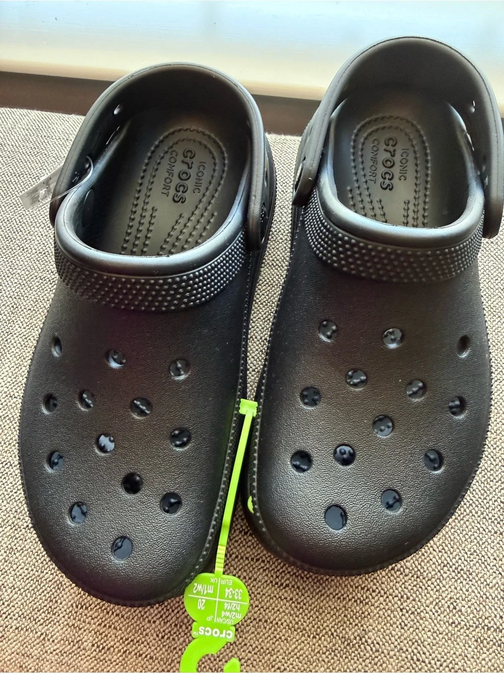 CROCS lightweight slip